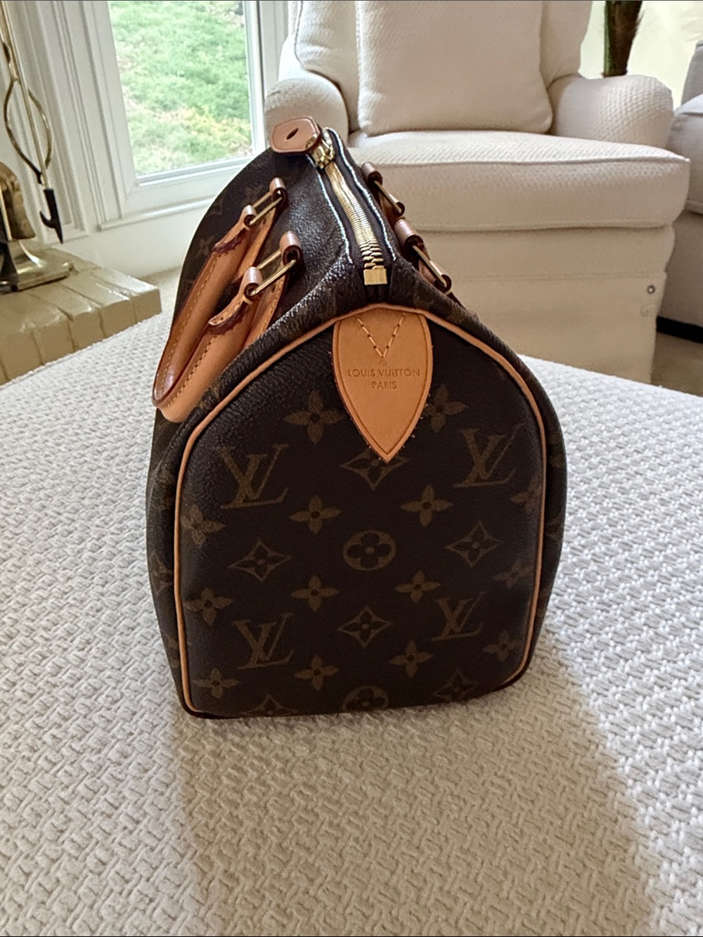 Louis Vuitton Brown Monogram Canvas Speedy 25 with tan handles. - Picture 4 of 15